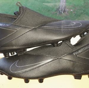 Nike Phantom Vsn Cleats